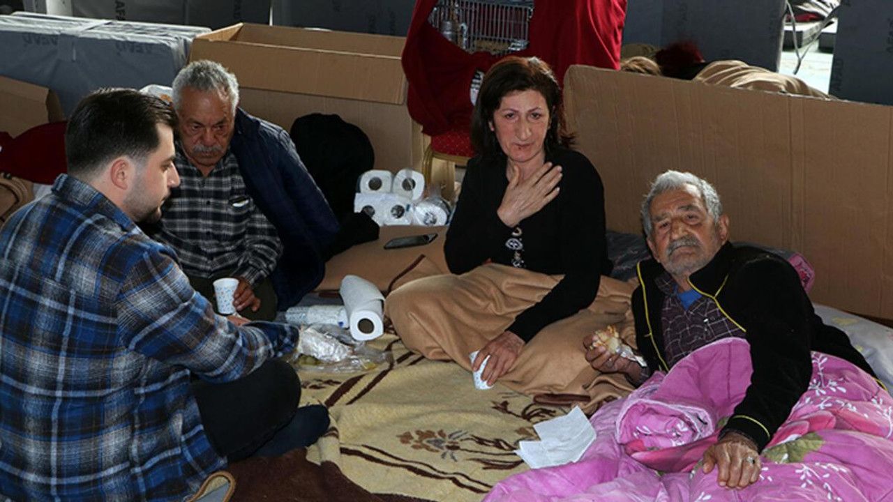 Adana merkezli deprem tedirginliği! Evlerine dönemiyorlar
