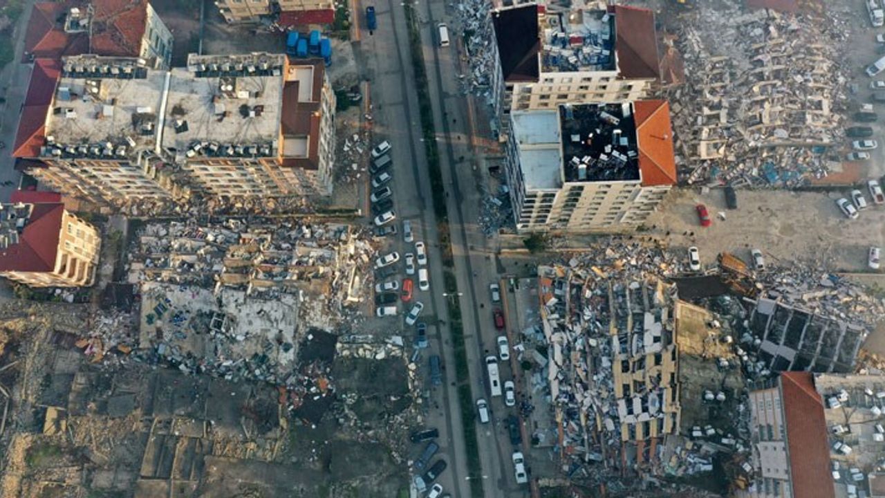 Deprem felaketinde 5'inci gün: Can kaybı 18 bin 991'e ulaştı!