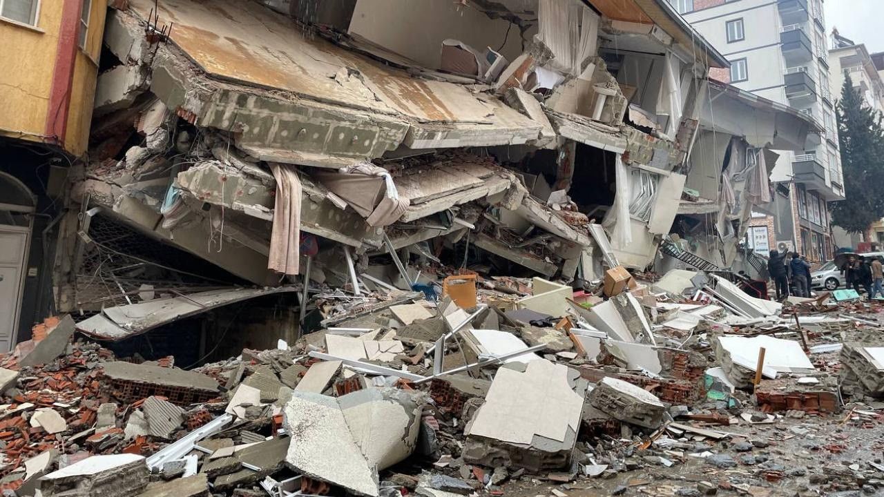 Depremde can kaybı 43 bini geçti
