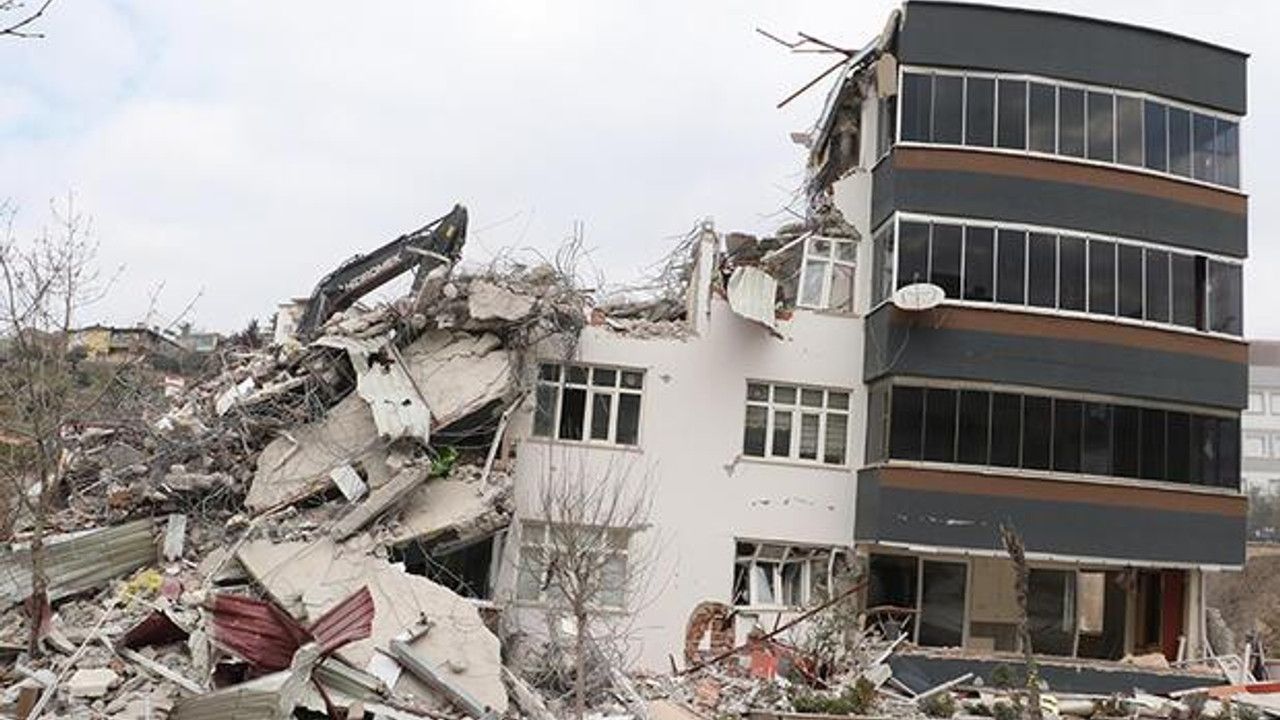 Dikkat! Prof. Dr. Tevfik Özlü'den deprem bölgesinde toz uyarısı