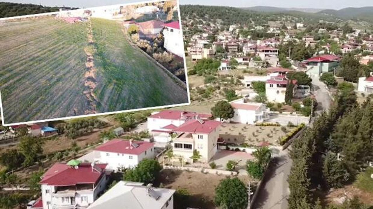 Kahramanmaraş'ta dehşete düşüren görüntüler! Deprem köyü ortadan ikiye böldü!