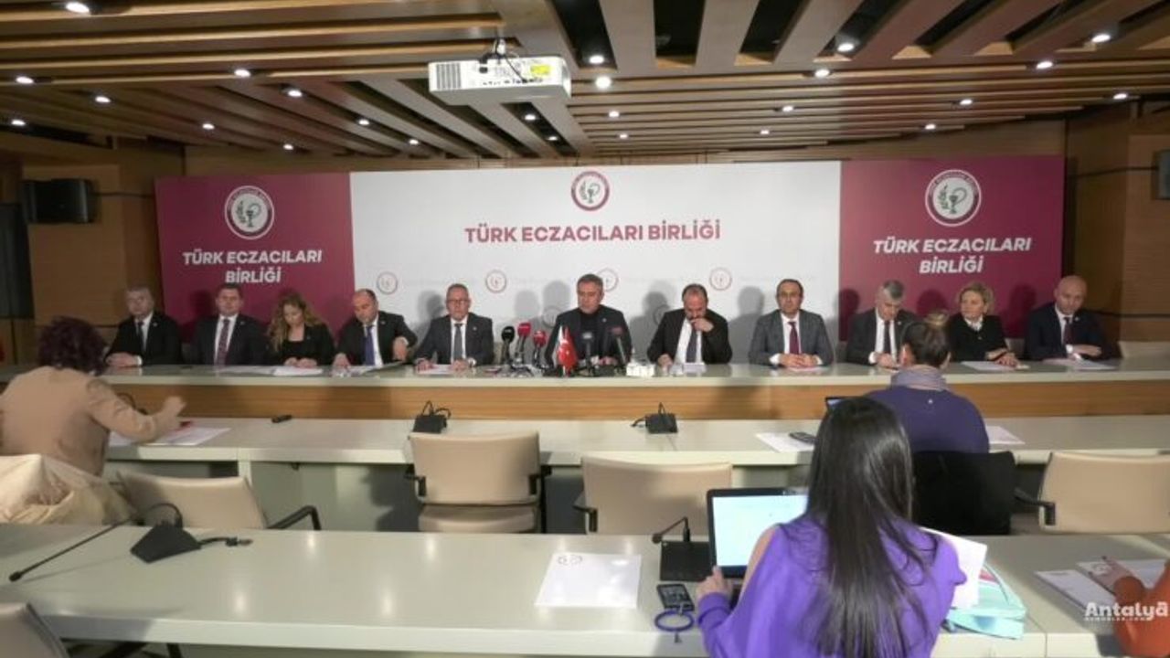 Türk Eczacıları Birliği Başkanı Arman Üney: Depremzedelerden ilaç fiyat farkı alınmamalı