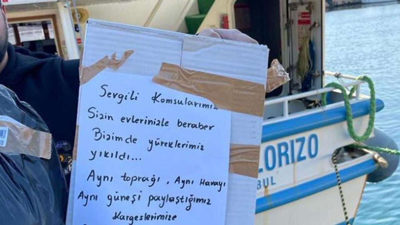 Yunan halkından Türk halkına: Sizin evlerinizle beraber bizim de yüreklerimiz yıkıldı