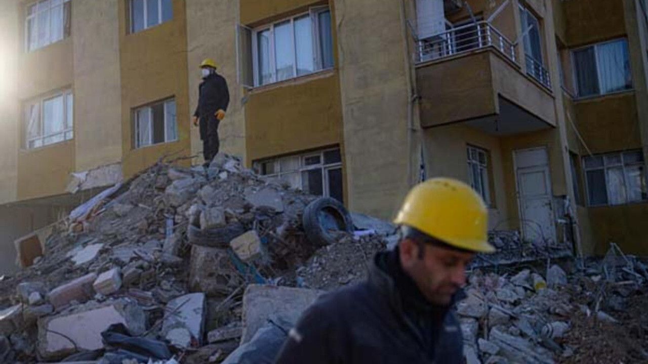 Deprem bölgesinde yıkılan binalarda dere kumu kullanılmış! 3 hata tespit edildi: 'Akılalmaz yanlışlar olmuş'