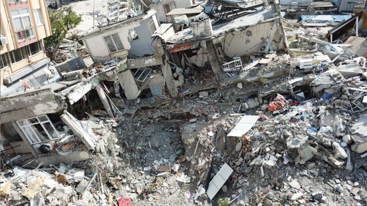 Deprem bölgesinde yıkılan binalarla ilgili 269 kişi tutuklandı