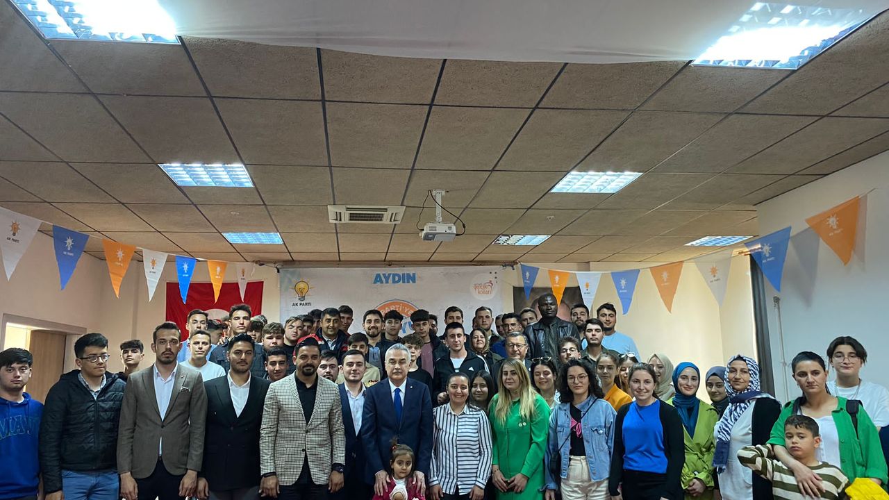 Mustafa Savaş, Köşk'te gençlere seslendi: Tarihi bir seçime gidiyoruz