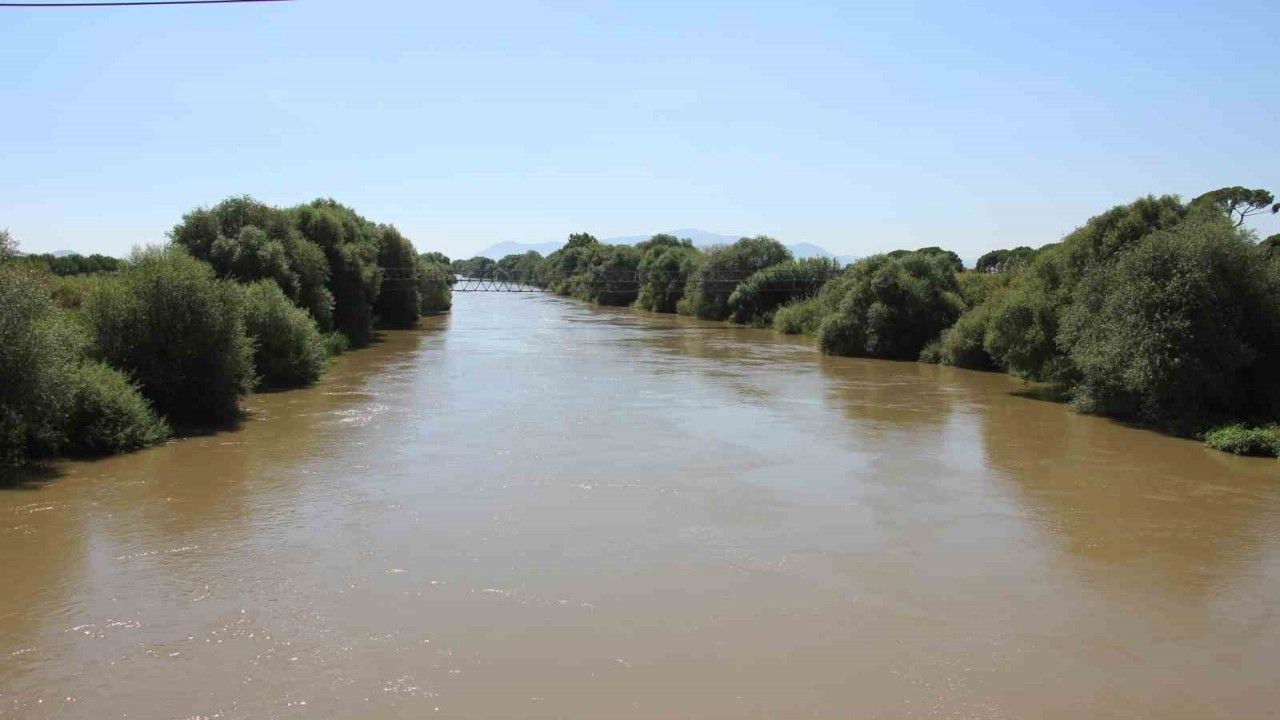 Menderes Nehri’ndeki su seviyesi Aydınlı üreticileri memnun ediyor