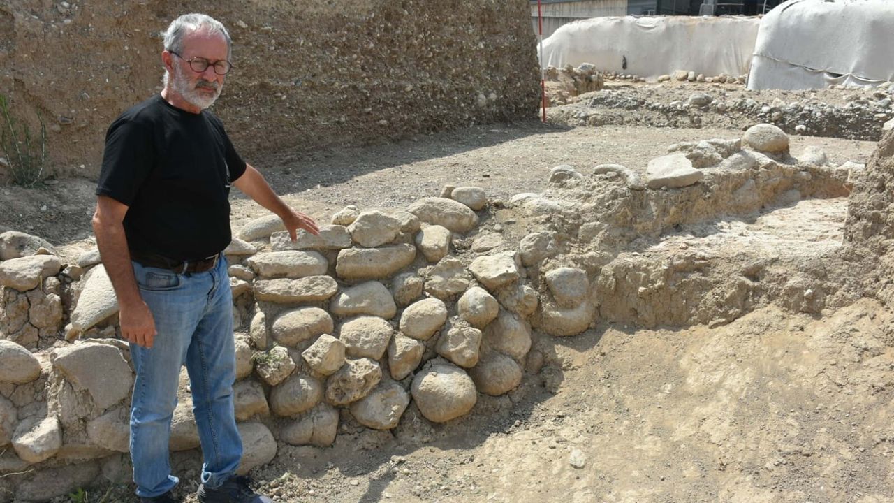 İzmir'de heyecanlandıran keşif: 8 bin 200 yıllık... Tarihin ilk su kanallarından biri...