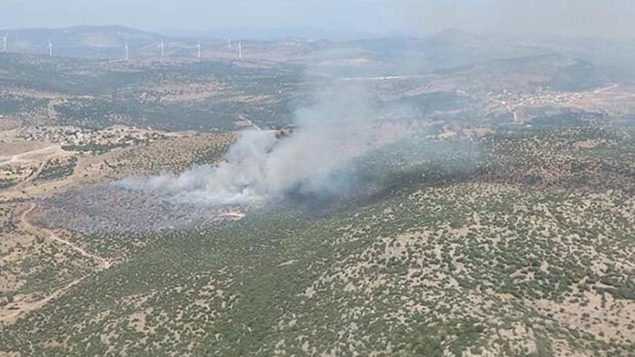 İzmir ve Mersin'de yangın! Ekipler alevlere müdahale ediyor