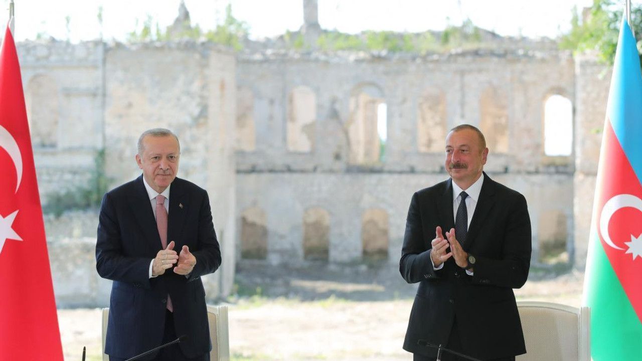 Azerbaycan'a destek mesajı! Cumhurbaşkanı Erdoğan Aliyev ile görüştü