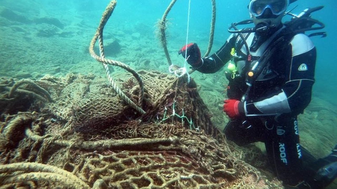 Aydın’da denizler hayalet ağlardan temizleniyor