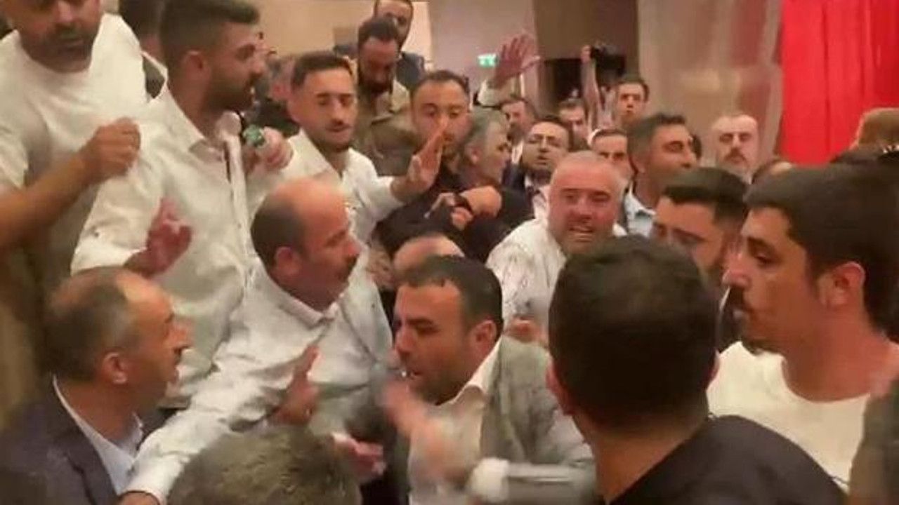 Ekrem İmamoğlu tepki göstermişti... CHP İstanbul İl Kongresi'nde konuşurken arbede çıktı