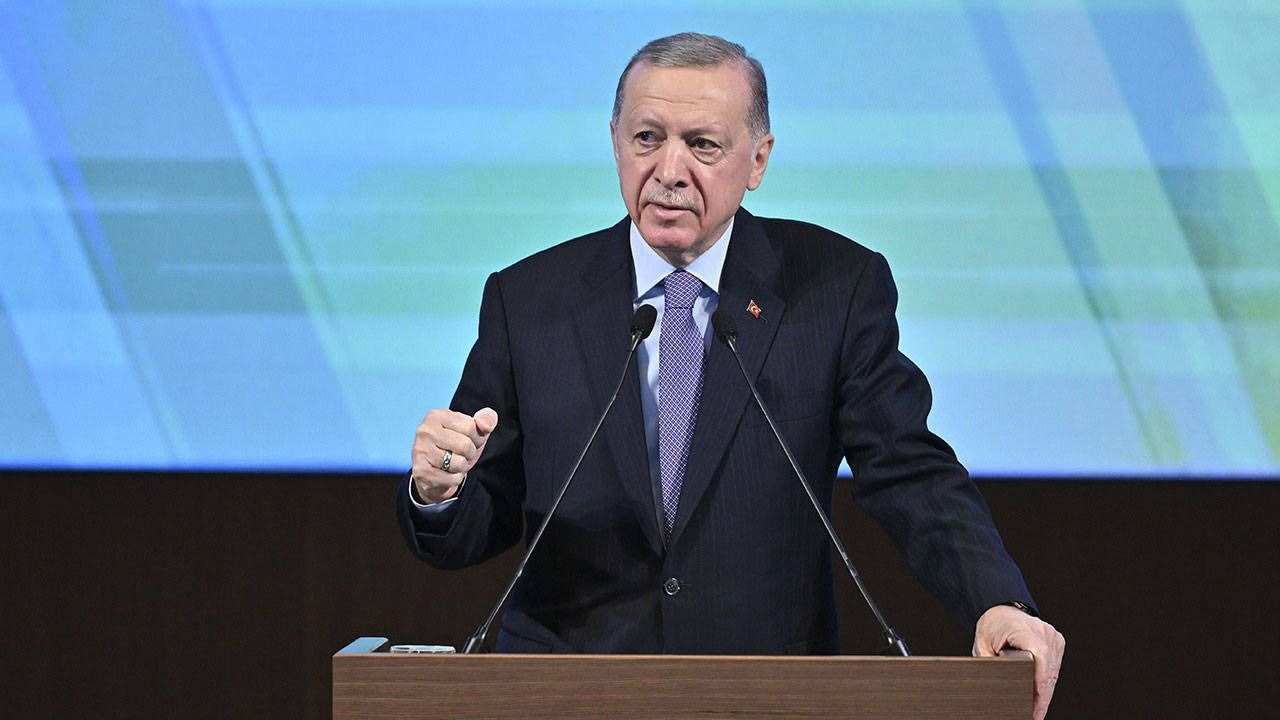 Erdoğan, AK Parti'nin "Seçim Beyannamesi"ni açıkladı: CHP'li belediyeleri hedef aldı