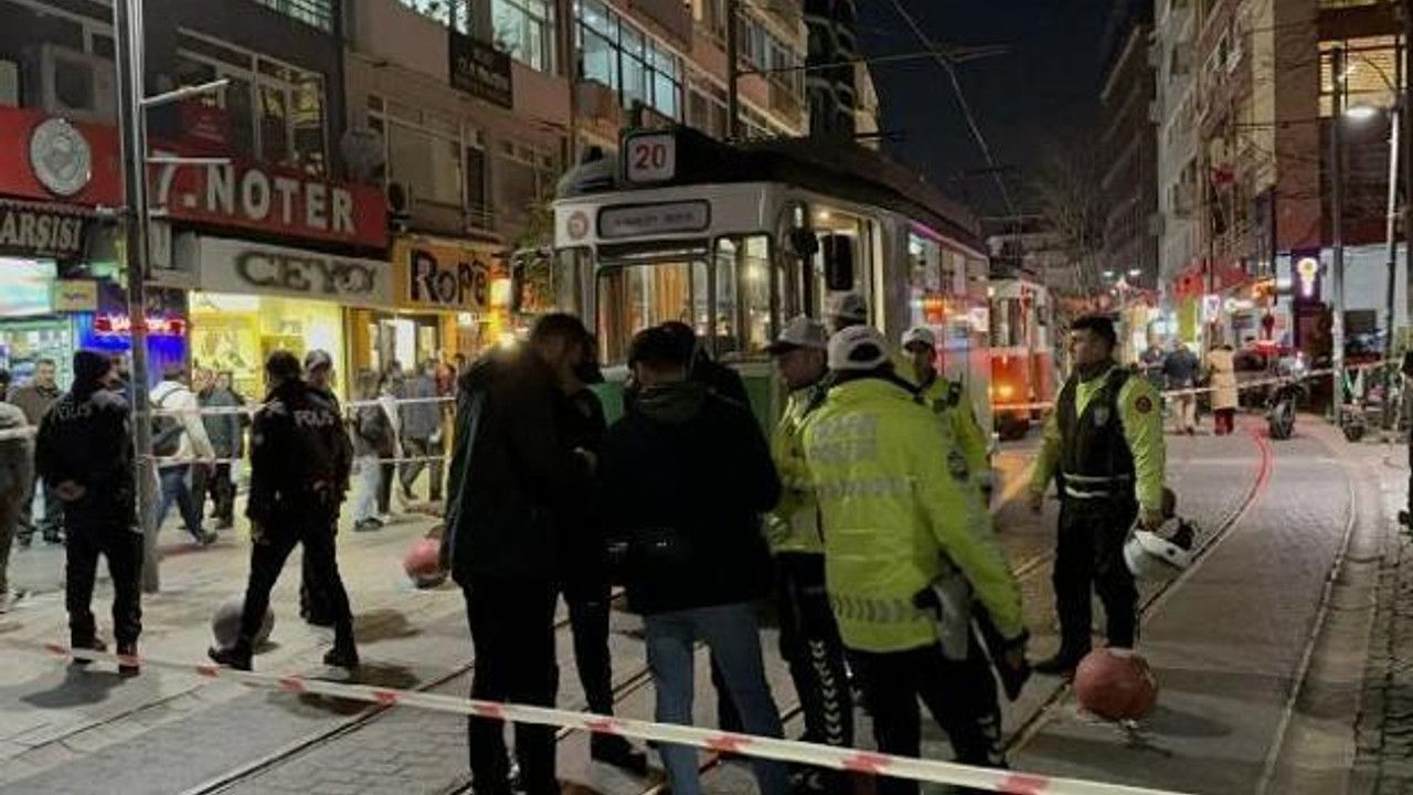 Kadıköy'de kahreden olay! Torununu kurtaran kadın tramvayın altında kaldı