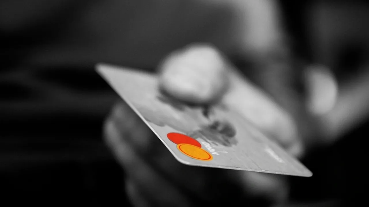 Ünlü ekonomist uyardı: Kredi kartında bu hataya düşmeyin