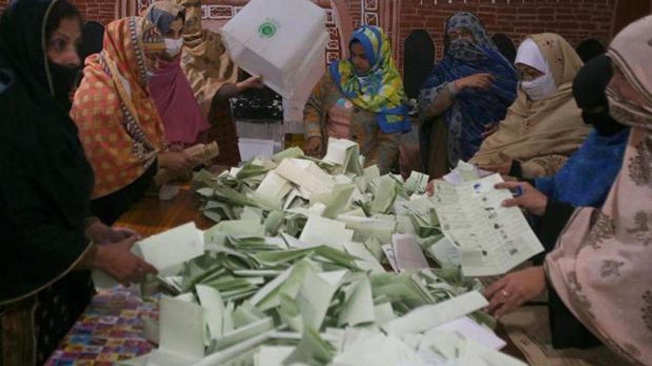 Oy verme işlemi sona erdi! Pakistan'da heyecanlı bekleyiş...