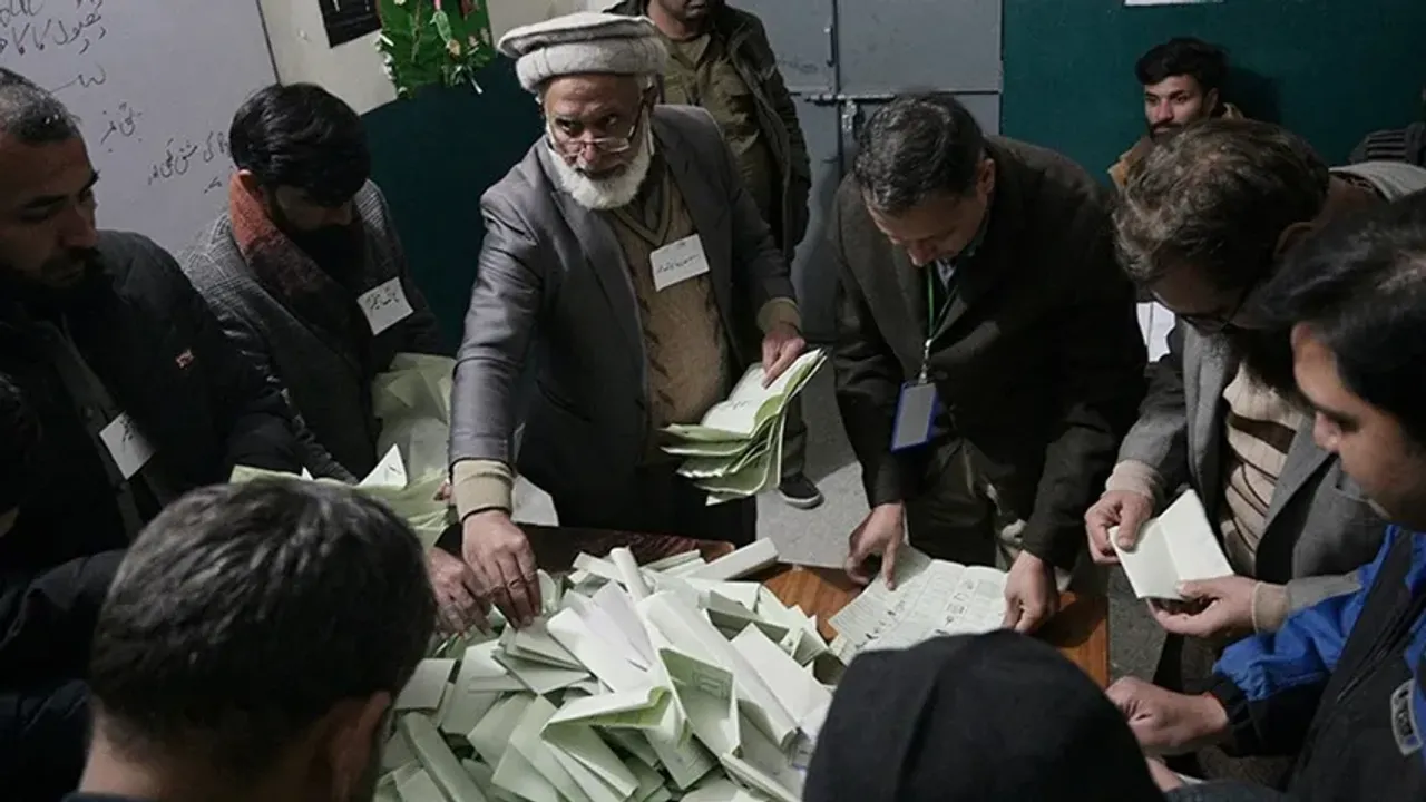 Pakistan'da seçim sonuçları belli oldu: Tutuklu İmran Han kazandı!