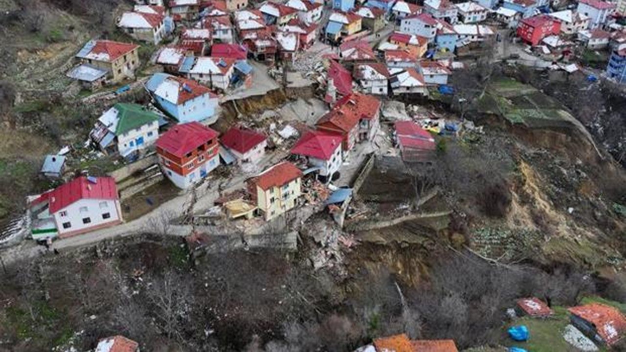 Tokat Valisi Hatipoğlu'ndan heyelan yaşanan köyle ilgili açıklama: Devletimiz gereken adımları atıyor