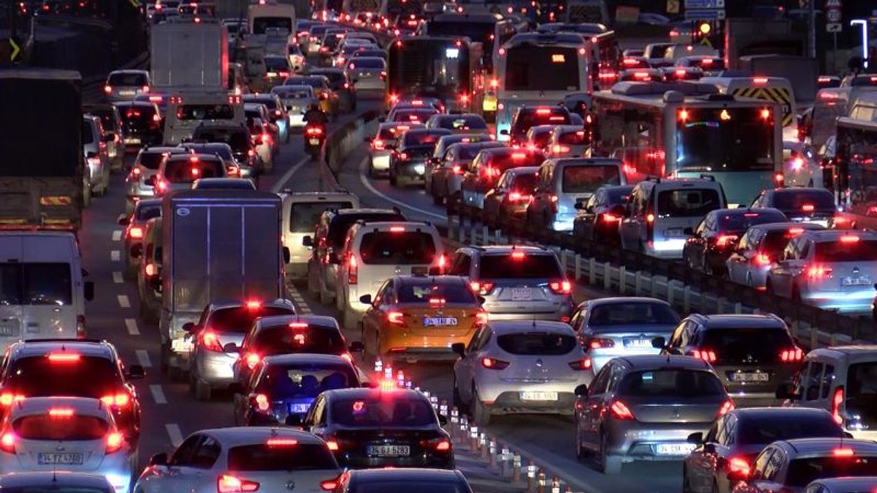 Araba sahiplerine son uyarı: Yaptırmayanların aracı trafikten men edilecek