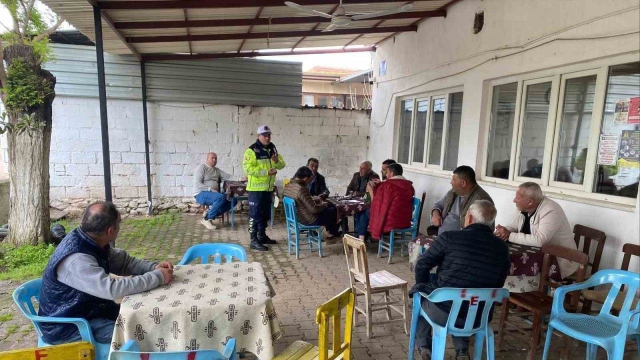 Jandarma ekipleri traktör ve motosiklet sürücülerini bilgilendirdi