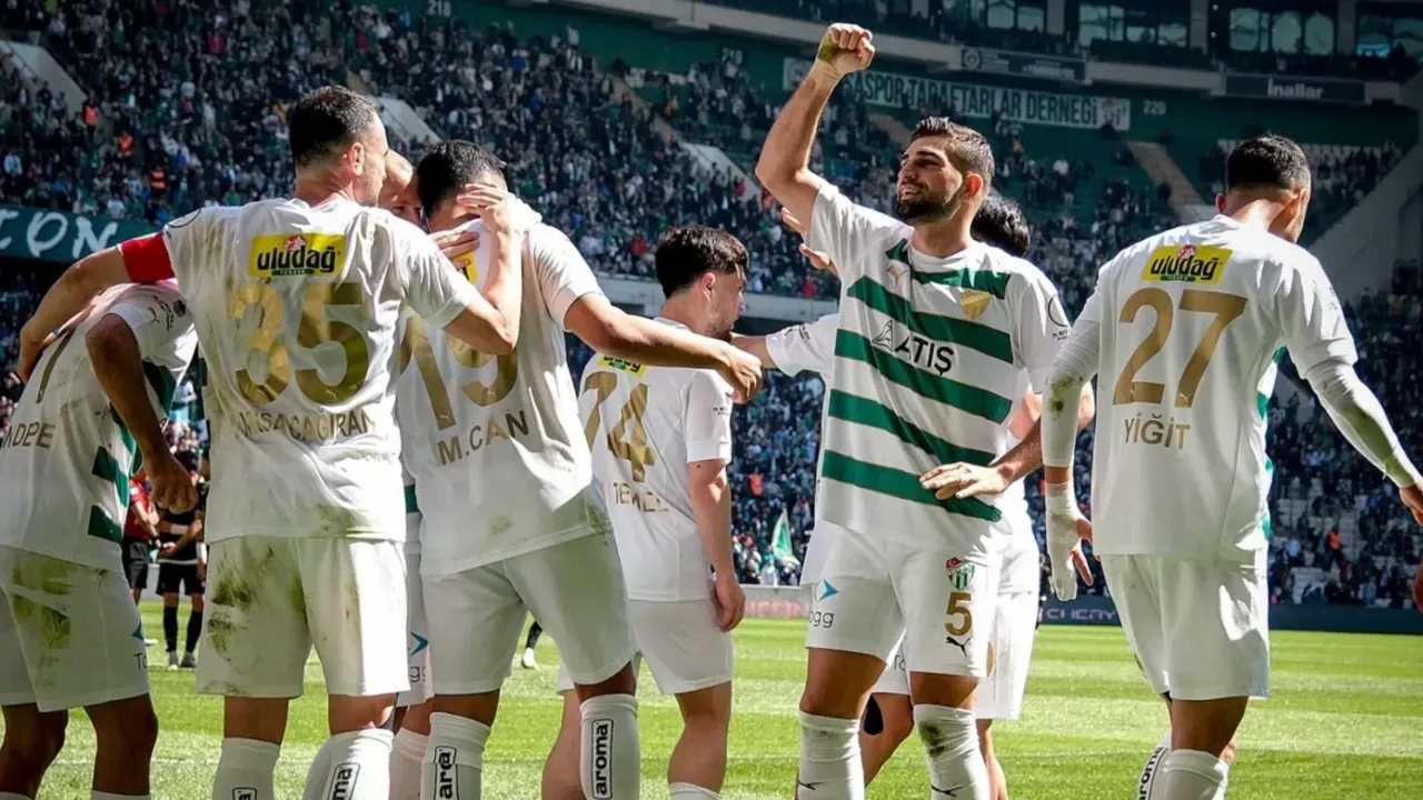 Hava koşulları nedeniyle ertelenen kritik mücadeleye geri sayım başladı: Kahramanmaraşspor Bursaspor maçı hangi kanalda, saat kaçta?