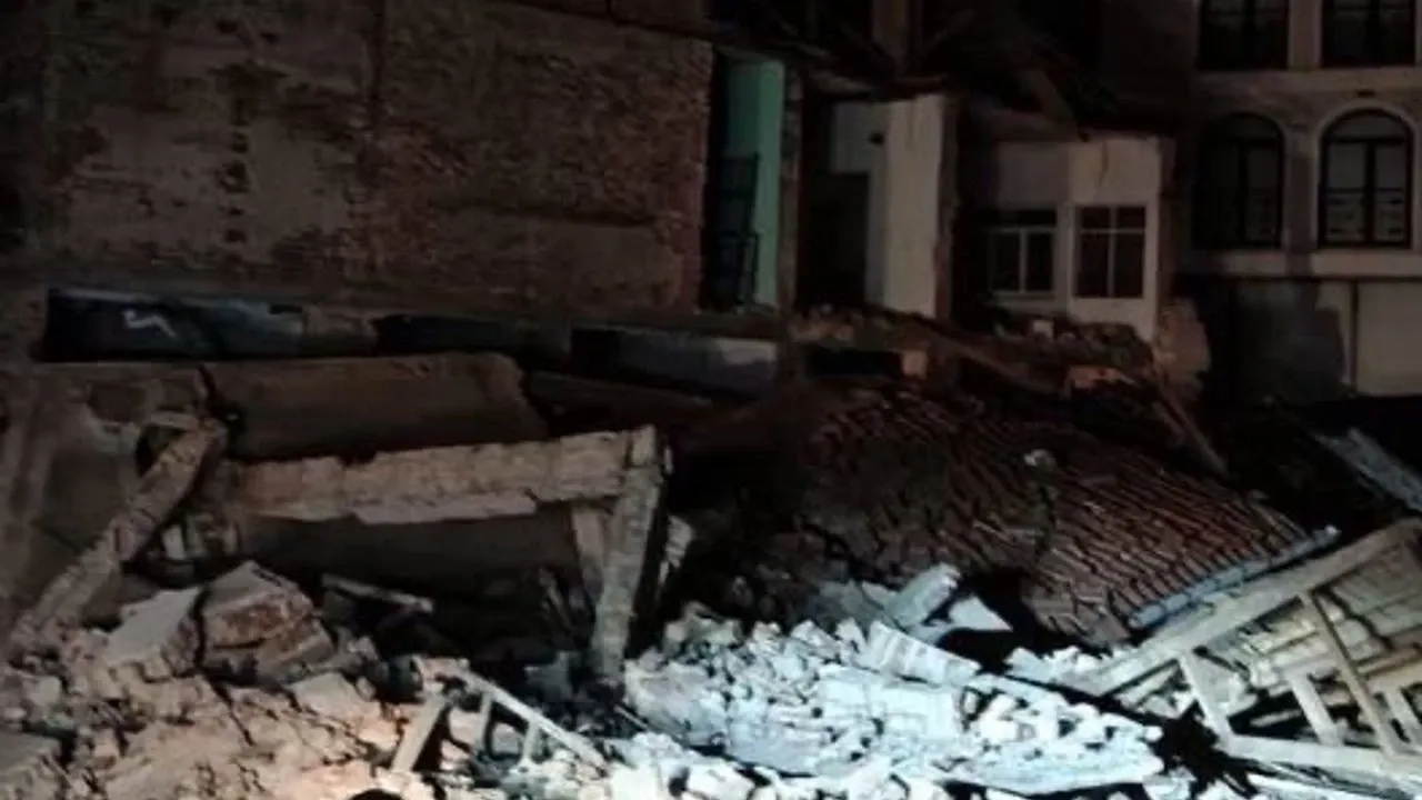Balıkesir Sındırgı’da Yıkılan Binalar Var mı? Elektrikler Kesildi!