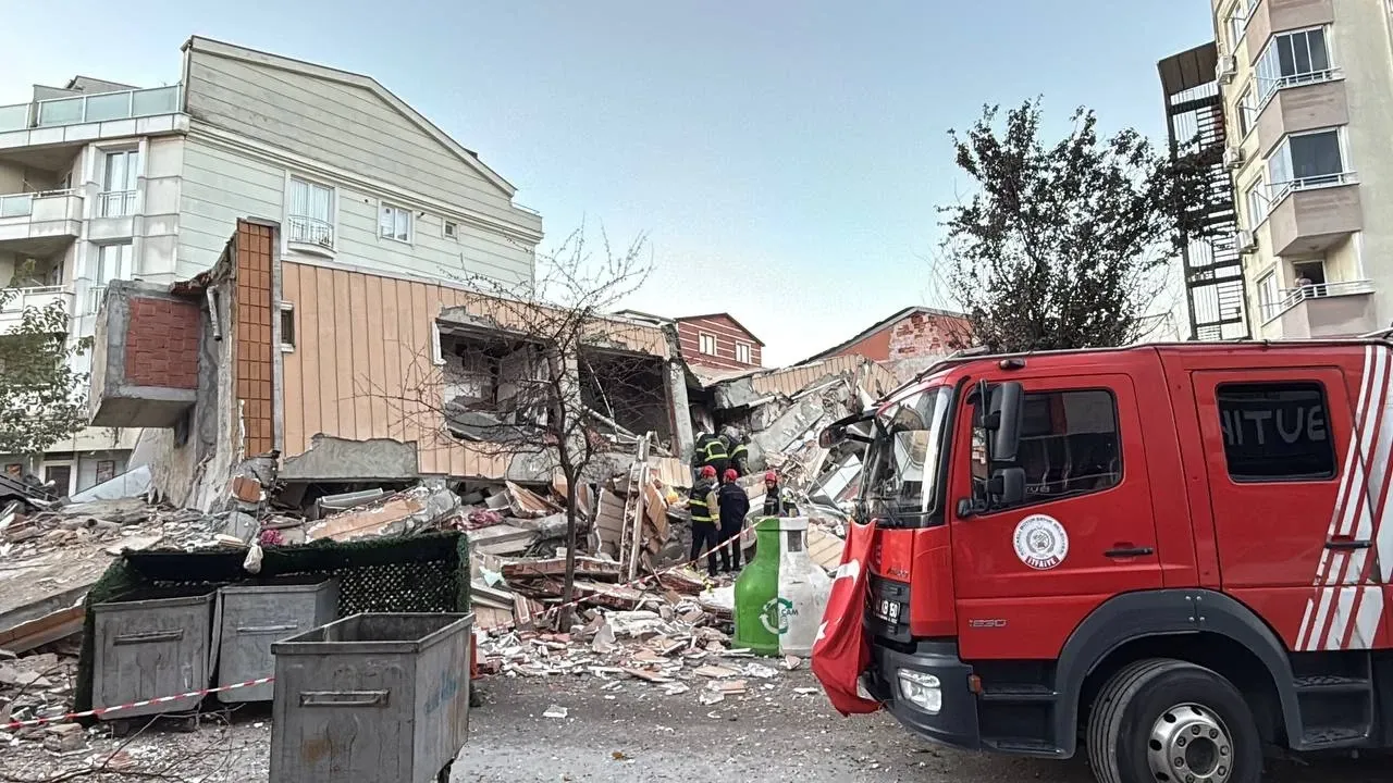 Gebze’de bina çöktü: Çok sayıda ekip sevk edildi