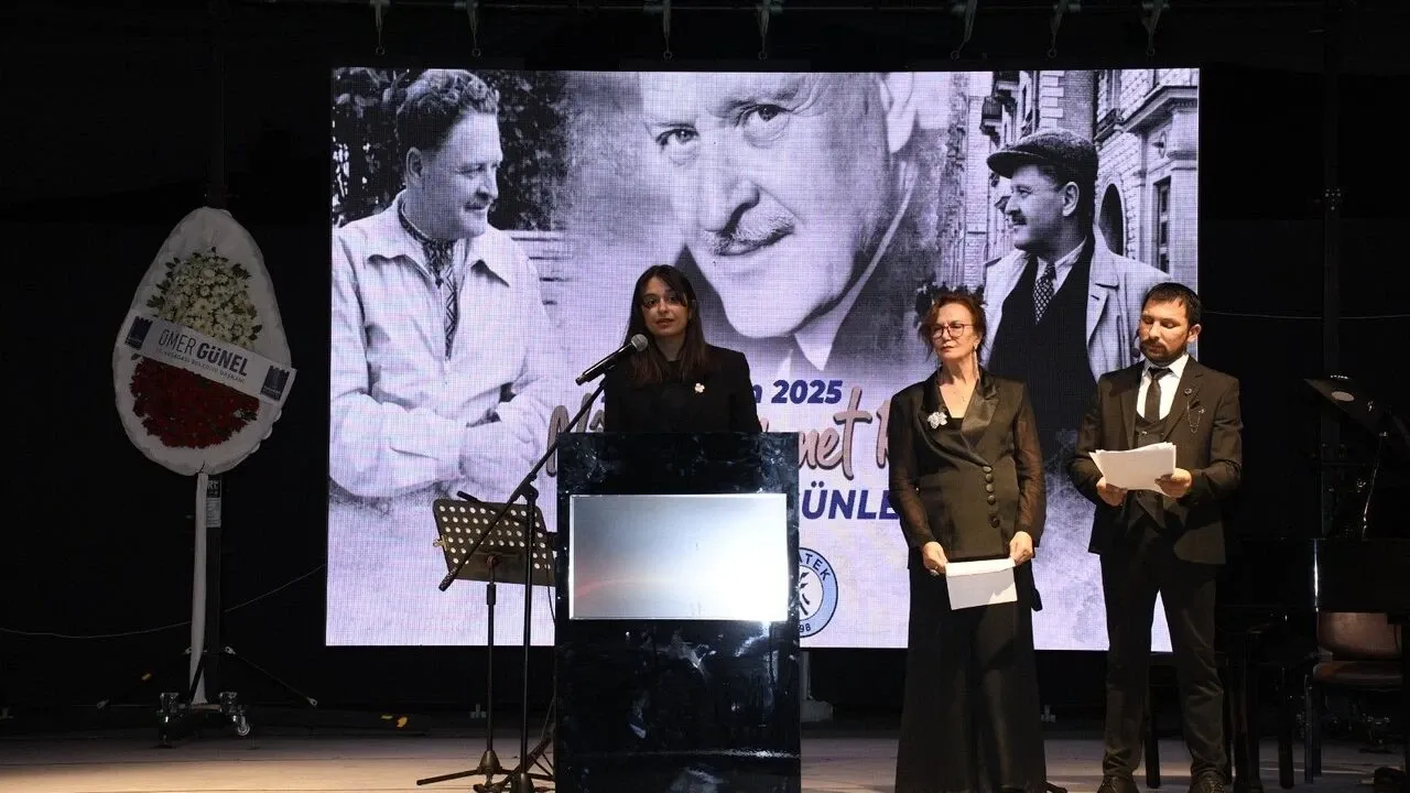 Kuşadası'nda Nazım Hikmet Ran Rüzgarı Esti: 9 Farklı Ülkeden Şairler O Dizeleri Seslendirdi!