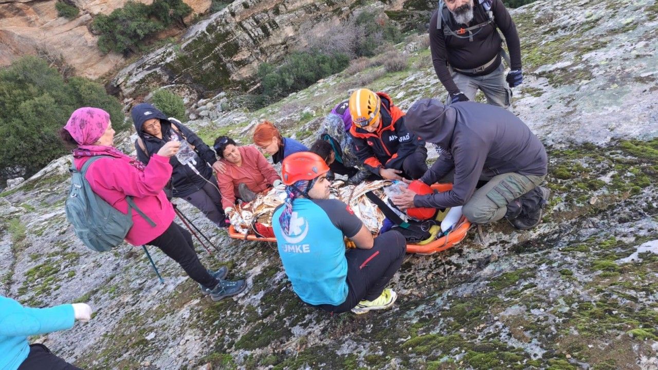 Koçarlı'da yürüyüş yaparken dere yatağına düştü