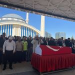 Oyuncu Serhat Kılıç, Karşıyaka Mezarlığı'nda toprağa verildi