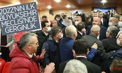 Aydın Büyükşehir Belediye Meclisinde gerginlik çıktı, meclis üyeleri birbirinin üzerine yürüdü
