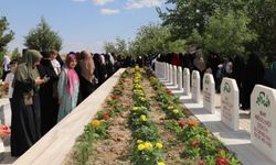 Terör örgütü PKK'nın 30 yıl önce katlettiği 10 vatandaş dualarla anıldı
