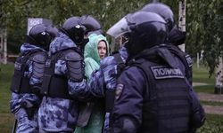 Rusya'da Ukrayna savaşı karşıtı protestolar: Yüzlerce kişi daha gözaltına alındı