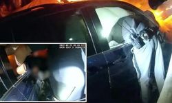 Sosyal medya bu görüntüleri konuşuyor: Kahraman polis kamerada... Yanan aracın içine atladı!