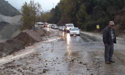 Aydın’da şiddetli yağış sonrası Köşk-Ödemiş yolu trafiğe kapandı