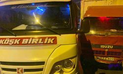 Köşk'te feci kaza! Minibüste sıkışan şoför için seferber oldular