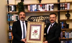 Vali Aksoy, Söke Belediyesi Prof. Dr. İlber Ortaylı Kitabevi’ni inceledi