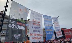 Cumhurbaşkanı Erdoğan’ın miting yapacağı Aydın'daki alanda yer alan afişler dikkat çekti