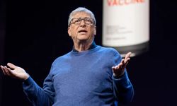 Bill Gates’ten Elon Musk’a çağrı: Mars’a gideceğine Kızamık aşısı dağıt!