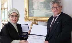 Emine Erdoğana Uluslararası Apiterapi Federasyonunca Dr. Beck Ödülü takdim edildi