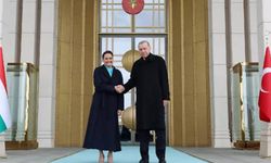 Cumhurbaşkanı Katalin Novak'ı resmi törenle karşıladı