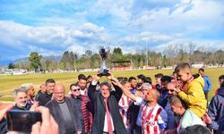 İncirliova Belediyespor namağlup şampiyon oldu