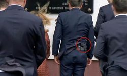 Polonya Adalet Bakanı, belinde silahla görüntülendi