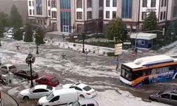Ankara’da sağanak yağış! Yollar göle döndü, iş yerlerini su bastı