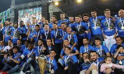 Çaykur Rizespor, 1. Lig kupasını kaldırdı
