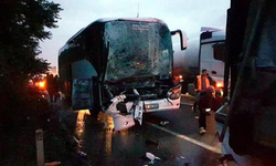 Adeta faciadan dönüldü. İstanbul'dan Ordu'ya AK Parti seçmenlerini taşıyan otobüs TIR'la çarpıştı: Çok sayıda kişi yaralandı