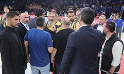 Anadolu Efes-Fenerbahçe Beko maçı sonrası gerginlik! Yöneticiden hakeme tepki...