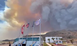 Yunanistan'ın turistik Rodos adasında orman yangını: 40 bin kişi tahliye edildi