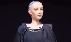 Robot Sophia 'Kılıçdaroğlu istifa etsin mi?' sorusuna yanıt verdi! Oğuzhan Uğur ve Sophia arasında 'Güç' ve 'Zeka' polemiği
