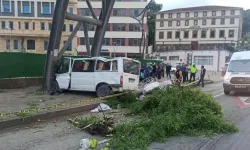 Mevsimlik işçileri taşıyan minibüs kaza yaptı
